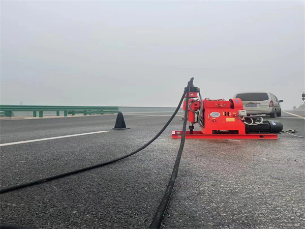 裕安马路路基路面开裂下沉注浆加固灌浆